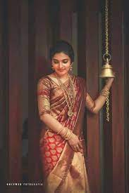 Pin By Style Your Wife On South Indian Bride Bridal Hairstyle For Reception Bridal Sarees South Indian Indian Bridal Hairstyles For Reception