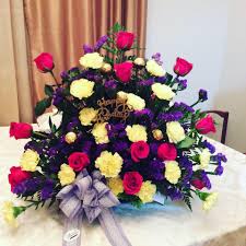 Sending a sympathy message for flowers with a floral arrangement to the funeral home after a person dies is customary in american culture. Spanish Flower Boutique Florista Home Facebook