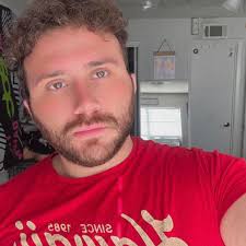 Where should I eat for dinner tonight any good places around?