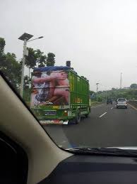Berburu wallpaper ialah sebuah kegiatan yang pastinya sering dilakukan tidak terkecuali mencari kata kata lucu. Status Status Lucu Dan Galau Di Bak Belakang Mobil Truk Berbagi Tak Pernah Rugi
