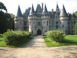 Chateau De Vigny A Vendre La Feerailleuse Chateau De Vigny Val D Oise Chateau A Vendre France Chateau France Chateau