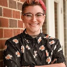 Kelly Simonson's Instagram, Twitter & Facebook