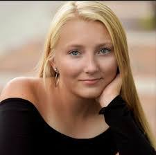 Samantha Farr's Instagram, Twitter & Facebook