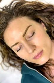 Can anyone recommend me a permanent make up artist that specialize in nano  hairstrokes or powder brows instead of microblading?