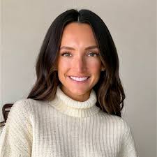 Ellie Rollo's Instagram, Twitter & Facebook