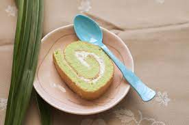 Pandan Swiss Roll With Gula Melaka Chantilly Cream Cake Roll Recipes Swiss Roll Swiss Roll Cakes