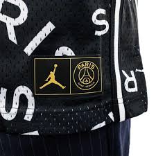 Psg trikot jordan neu | psg jordan third trikot 20 21 trikot grossen s xxl herren in bern kaufen webshop foto passion ch tutti ch from c.tutti.ch. Jordan Paris Saint Germain Trikot Ck9668 010 Schwarz Weiss Gold Brooklyn Footwear X Fashion