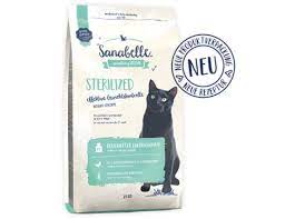 În fiecare an, este nevoie să vaccinați animalul împotriva rabiei, paraziților interni și ale bolilor virale. Sterilizarea La Pisici
