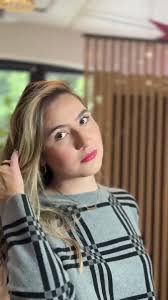 Transforma tu cabello: de negro a rojo