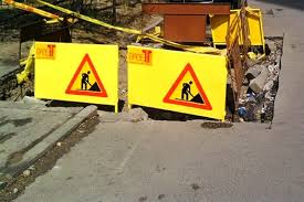 Echipele de muncitori au lucrat joi toată ziua la remedierea avariei, motiv pentru care furnizarea apei calde şi a căldurii a fost oprită pe mai multe străzi. Radet Opreste Apa Calda De Consum La 50 De Blocuri Din Sectorul 4 Sectorul 4 Live