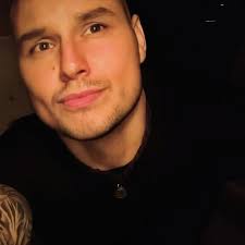 Na fotografii je Anastasia Masliy z Kyjiva. Navždy bude mať 19 rokov. Včera  večer ju zavraždili moskaľskí teroristi. Spolu s Anastasiou moskali zabili  aj jej mamku, ktorá mala 49 rokov.💔🇺🇦 Sláva Ukrajine!