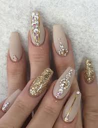 I Extremely Like A Golden Color And I Think It Can Elevate Each Combination And Even Do The Simplest Glam Nail Art Rhinestones Rhinestone Nails Gorgeous Nails
