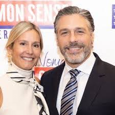 Marianne Cotter's Instagram, Twitter & Facebook