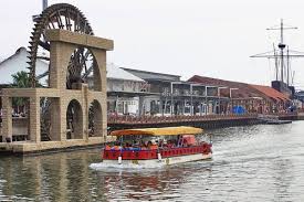 The melaka river cruise is a great way to see the sights of melaka at a leisurely pace, in comfort and without breaking the bank. Malacca River Melaka River Cruises River