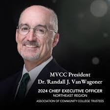 Carol Bouck's Instagram, Twitter & Facebook