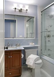 A Transitional Three Piece Bathroom Gets A Fresh Look With Stone Counter Top That Extends Over The Bathroom Design Decor Diy Bathroom Design Apartment Bathroom