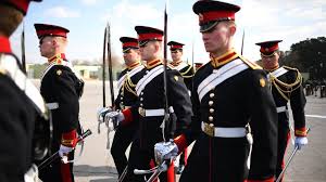 Her majesty the queen, together with other members. Ofsne7tmdjiwtm