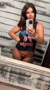 𝖫𝗂𝗇𝖽𝗓𝖾𝖾🤍 on X: Are mom bods and bushes ok??! If you think so then  you should check out my pages 😌 t.coJecEPvLwES  X