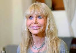 Singer britt ekland twinning with her boyfriend at the time, singer rod stewart. Dwqq5im1l8xycm