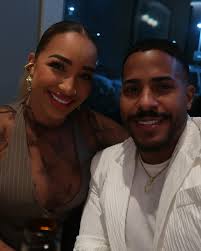 El mejor regalo que me hice en el 2024 fue ir a terapia y dedicarme a  crecer. 🤍 Te invito a que disfrute de este 2025 pero hazte cargo de ti,  dedícate