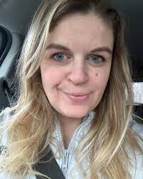 Danielle Kent's Instagram, Twitter & Facebook