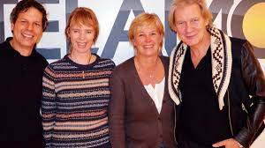 Logan is on at the start, accompanied by a chorus of fans singing along from their living rooms. Johnny Logan Startet 2013 Bei Telamo