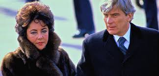 Elizabeth taylor and richard burton famously began their affair in 1964 whilst shooting the film cleopatra in a scandalous romance publicly in 1976, after her second divorce from richard burton, elizabeth taylor married senator john warner. The Not So Private Life Of Elizabeth Taylor