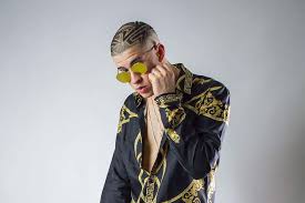 20 canciones forman parte de este proyecto, en el que además la portada del nuevo disco de bad bunny es un niño pedaleando en la noche dejando atrás una tormenta de rayos y fuego. Bad Bunny Y Su Nuevo Album Yhlqmdlg Estacion 40
