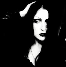 EVANESCENCE's AMY LEE Twists Ankle In Hiking Fail