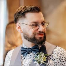 Couples seeking friends for theme park visits