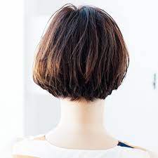 束の動きが透け感をサポート 毛量が多くても涼しげ 40代のショートヘア ショート パーマ ショートヘア 髪型