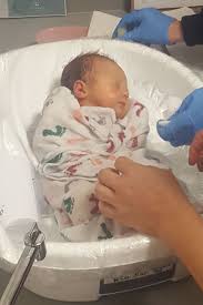 Clinical signs of infection and bacterial colonisation rates are no higher after bathing than after washing. The Way Babies Are Bathed After Birth Is About To Change Forever First Bath Newborn Newborn Bath Newborn Care