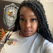 Arianna Bunch's Instagram, Twitter & Facebook