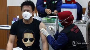 Kondisi darurat namun telah mendorong sejumlah vaksin telah diberikan izin. Cerita Ariel Noah Jalani Vaksinasi Covid 19 Tahap Kedua Prosesnya Sama Dengan Tahap Satu Tribunnews Com Mobile