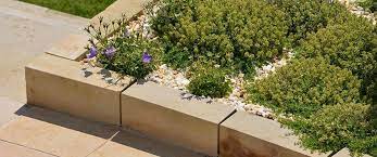Gartenservice, gartengestaltung und gartenpflege steine und randsteine setzen pflasterarbeiten terrassenbau / planung grünflächenerneuerung umbau/gestaltung der gartenanlage montage von zaun. Randsteine Bordstein Richtig Setzen Im Garten Ohne Beton Co