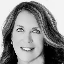 Karla Pease's Instagram, Twitter & Facebook