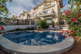 The area's natural beauty can be seen at sitges beachfront and me sitges terramar. Love Sitges Fincas Terramar