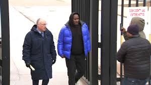 Kelly walked out of a chicago jail on saturday, shortly after someone paid $161,000 kelly was ordered taken into custody on wednesday by a judge after he said that he did not have the. R Kelly Released From Cook County Jail After Pleading Not Guilty To Sex Abuse Charges 6abc Philadelphia