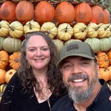 What stores have cool lake vibe decorations near Table Rock Lake?