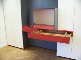 Unser shop präsentiert hier unsere produkte zu ihrer suche nach schrank mit integriertem schreibtisch. Kleiderschrank
