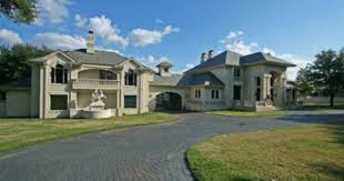 Comedian & entertainer steve harvey purchased tyler perry's former atlanta mansion in june 2020 terraces, huge infinity edge swimming pool with bar, guard house, guest house lighted tennis court. King Of Comedy Steve Harvey S King Sized Mansion Up For Sale Steve Harvey Harvey House Mansions