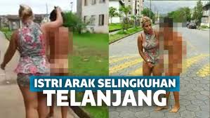 Dia coba menenangkan aku dengan iming2 akan dibawakan oleh oleh dari belanda, aku tetap kecewa. Ketahuan Jadi Pelakor Cewek Ini Diseret Keliling Jalan