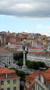 Das bunte, quirlige gassenlabyrinth in der historischen alfama in lissabon spiegelt den lebenslustigen esprit der kosmopolitischen metropole am tejo wieder und lädt ein zum bummeln und genießen. Blick Uber Die Hauptstadt Von Portugal Lissabon Lizenzfreie Fotos Bilder Und Stock Fotografie Image 47084192