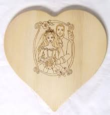 Bei uns finden sie eine große auswahl an holzherzen zum basteln, dekorieren oder verschenken. Hochzeit Gastgeschenk Holzherz Motiv Brautpaar Kaufen
