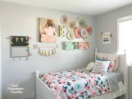 Small bedroom makeover stunning small bedroom decorating ideas in interior design home. Girl S Small Bedroom Makeover Part 1 Creative Housewives