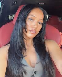 happy Saturday 🖤 giving all the praise to @hairbyjazmeen for this hair!  These layersssss 👏🏽