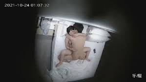 最新流出乐橙酒店摄像头上帝视角偷拍大学生情侣开房过夜还真行一边玩手机一边做爱- Asia Uncensored Section | 亚洲无码转帖区-  SiS001! Board - [第一会所