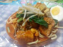 Resepi mee kari dihiaskan dengan telur rebus, tauhu goreng, sawi celur, taugeh, cili merah, lemon/ limau kasturi, timun, daun sup, bawang goreng dan sebagainya. Mudahnya Ini Resepi Mee Kari Chinese Style Yang Sedap Pantas Disediakan