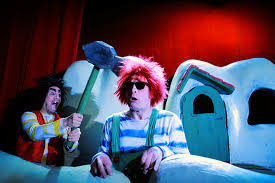 Bli med inn i munnen til jens og møt de to sukkerglade typene spilt av oda østenstad fjell og helene skogland. Karius Og Baktus Trondelag Teater