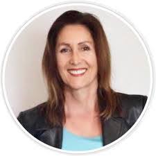 Jeanie Cunningham's Instagram, Twitter & Facebook